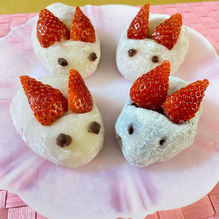 白あんでミルク餡!いちごミルクのうさぎ大福♡